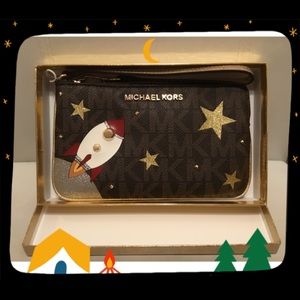 SOLD📍MICHAEL KORS ILLUSTRATIONS WRISTLET